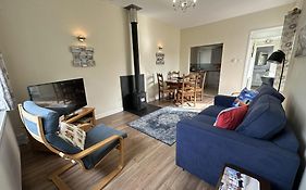 Ty'R Ardd - An Immaculate 2 Bedroom Bungalow Close To The Beach